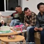 נועם אלימלך חייל בודד של המרכז לחיילים בודדים לזכר מייקל לוין ביום הולדתו ב2023 שחגגו לו מעוצמה לחייל - צילום עוצמה לחייל (5)