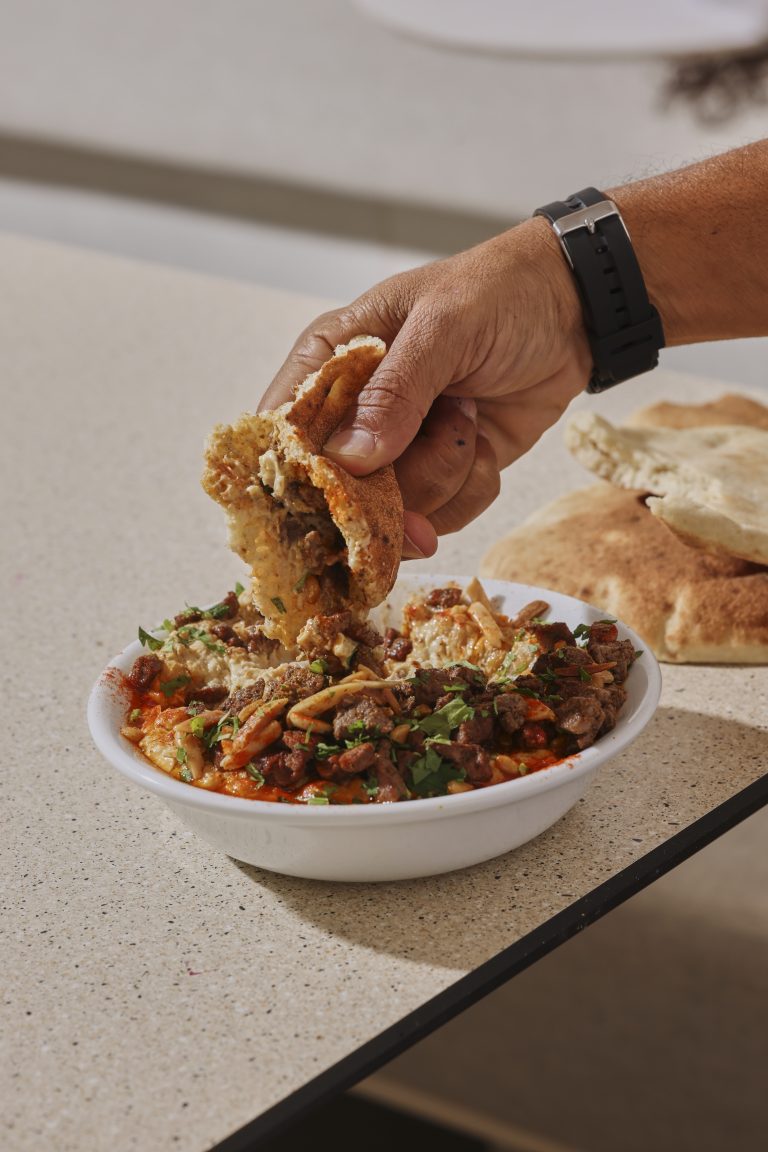 מרכז חומוס האסלי עזריאלי שרונה