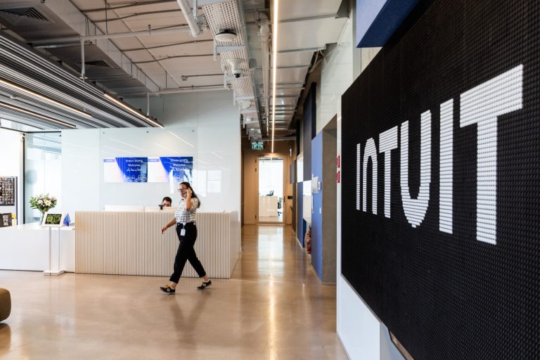 INTUIT צילום מיכה לובטון